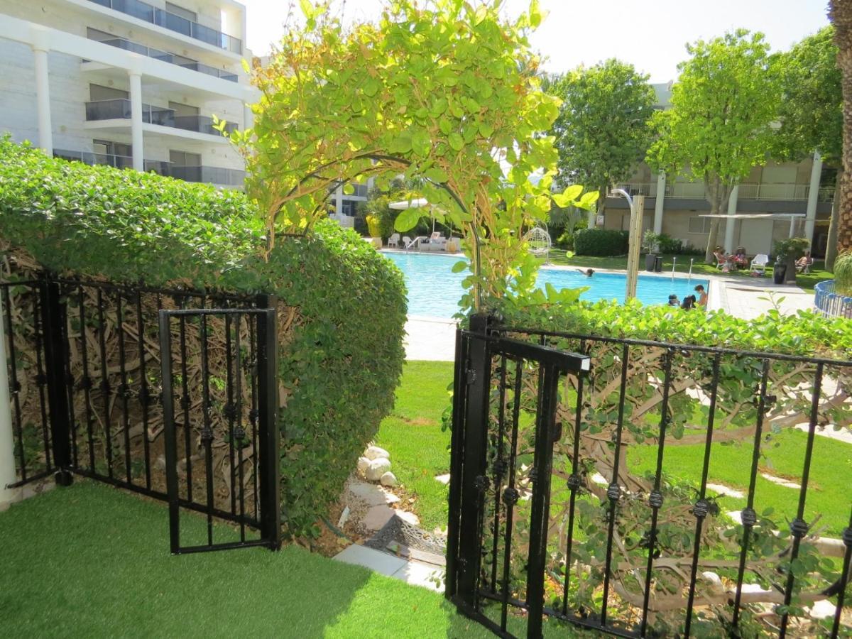 Royal Park- Magical Garden Apartment Ейлат Екстериор снимка